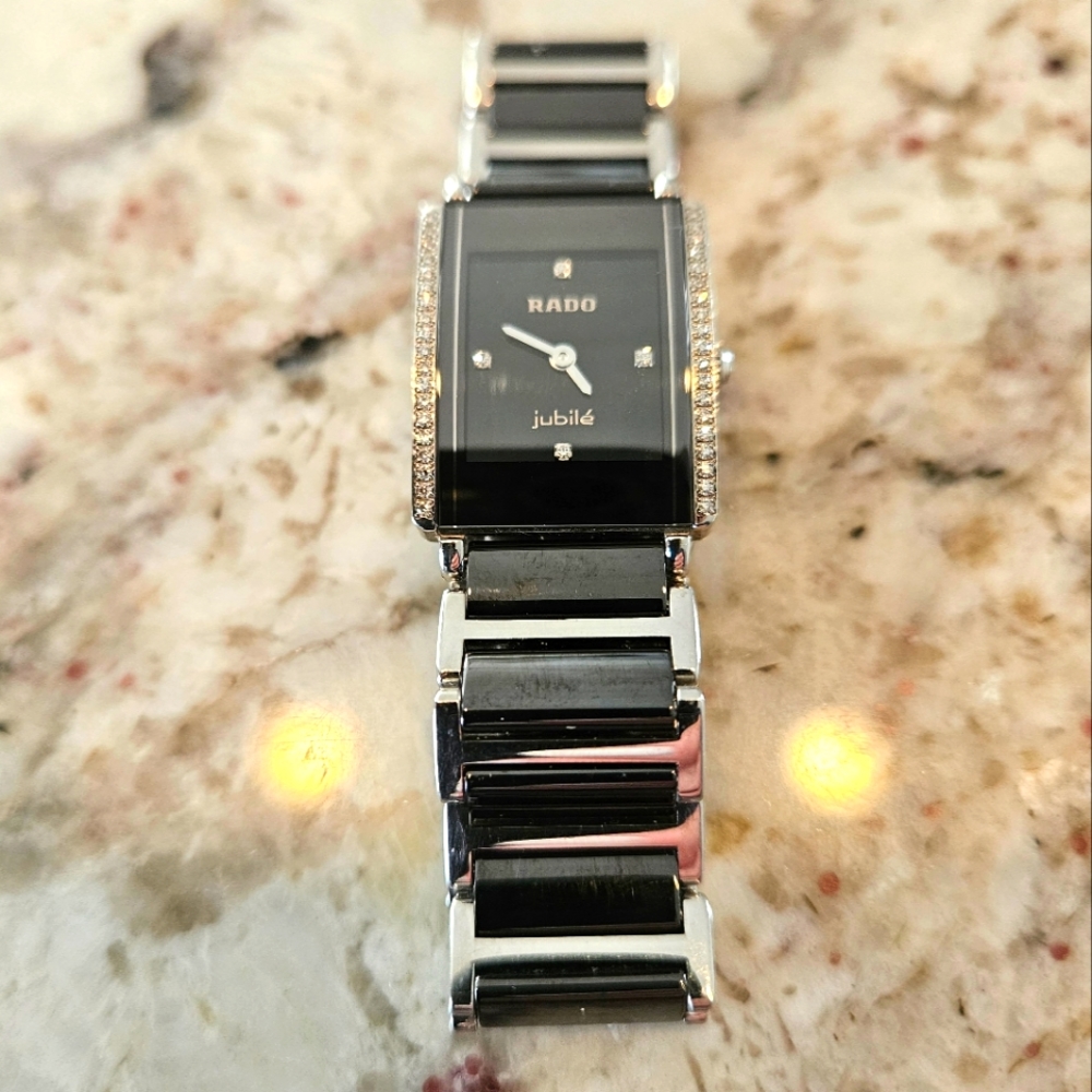 Ladies RADO watch, brand new battery, like new condition,  6" wrist STUNNING 😍